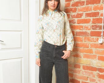 Vintage 70s Floral Button-Up Blouse – Pastel Print Shirt – Women’s Medium