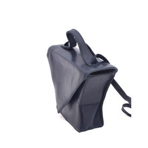 Petit sac à main vintage des années 90 en cuir bleu angulaire