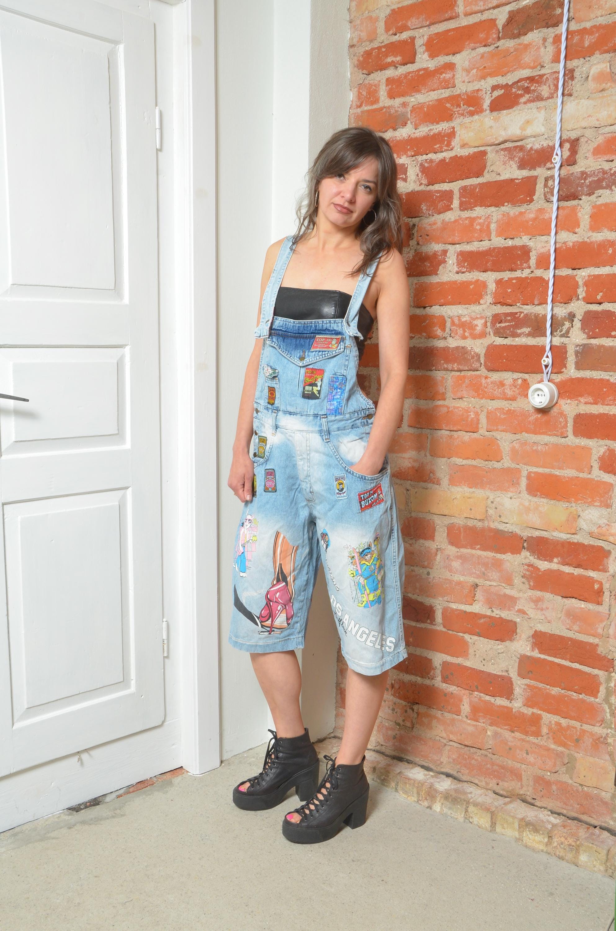 オーバーオール euro vintage 80s 90s Vintage 90s Italian Denim Overalls Shorts: Cartoon Patches, Size L
