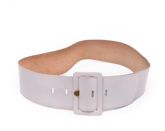Cinturón vintage de cuero gris de los años 80 con hebilla rectangular
