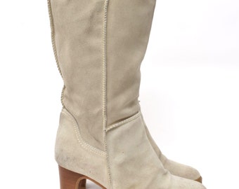 Stivali vintage anni '90 in pelle scamosciata beige con tacco alto, fodera calda e suola in gomma