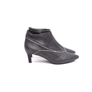Vintage Gray Leather Ankle Booties with Zipper Detail (Size 7.5 US)