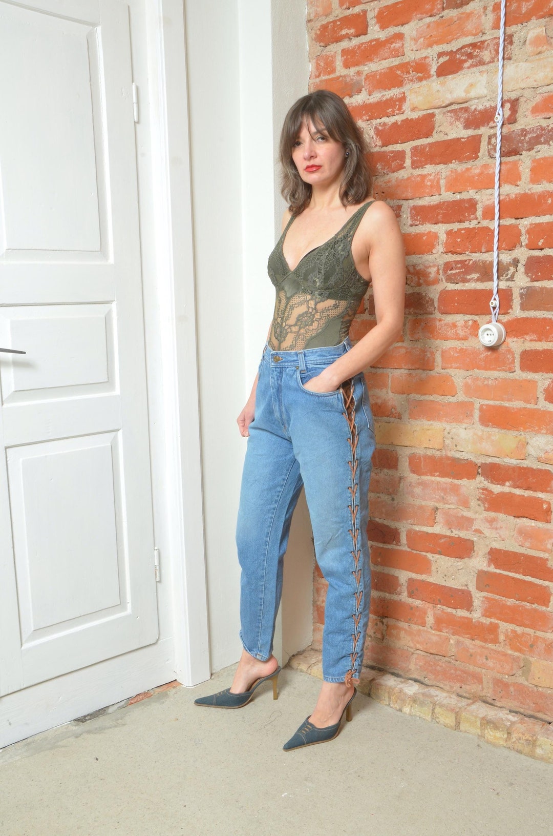 Jeans vintage anni '90 con lacci laterali vita alta gamba