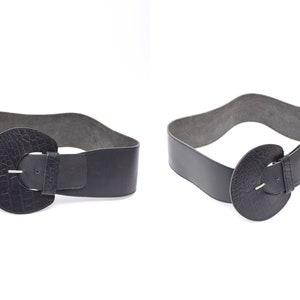 Vintage 90&#39;s Wide Black Leather Belt with Large Round Leather Buckle