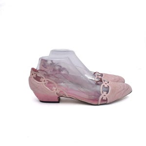 Vintage Pink Suede Low Heel Shoes: Elegant Scroll Detail, Size EU 41