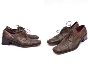 Vintage 90's Brown Textured Alligator Leather Chunky Heel Lace Up Shoes with Red Leather Lining