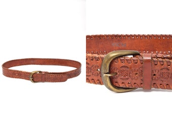 vintage années 90's Embossed Brown Leather Western Style Belt avec boucle en laiton et bords en cuir tissé