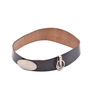 Vintage 80&#39;s/90&#39;s Gray Leather Belt with Oval Silver Metal Buckle and Hook And Loop Size XS