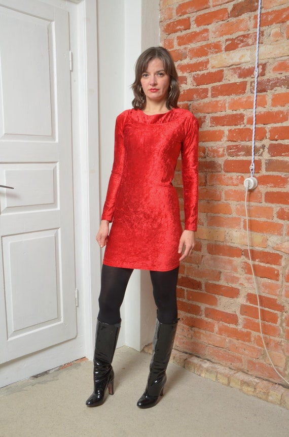 brick red velvet dress A Red Velvet Dress That Takes The Cake