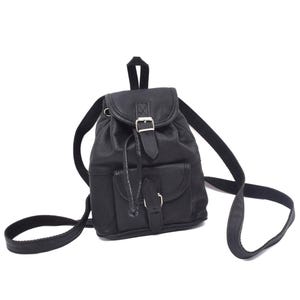 Vintage 90er Jahre Mini-Rucksack aus schwarzem Leder, kleiner Rucksack mit Kordelzug