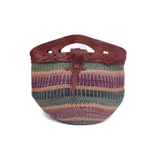 Bolso grande vintage de yute marrón tejido con correas de cuero de los años 90
