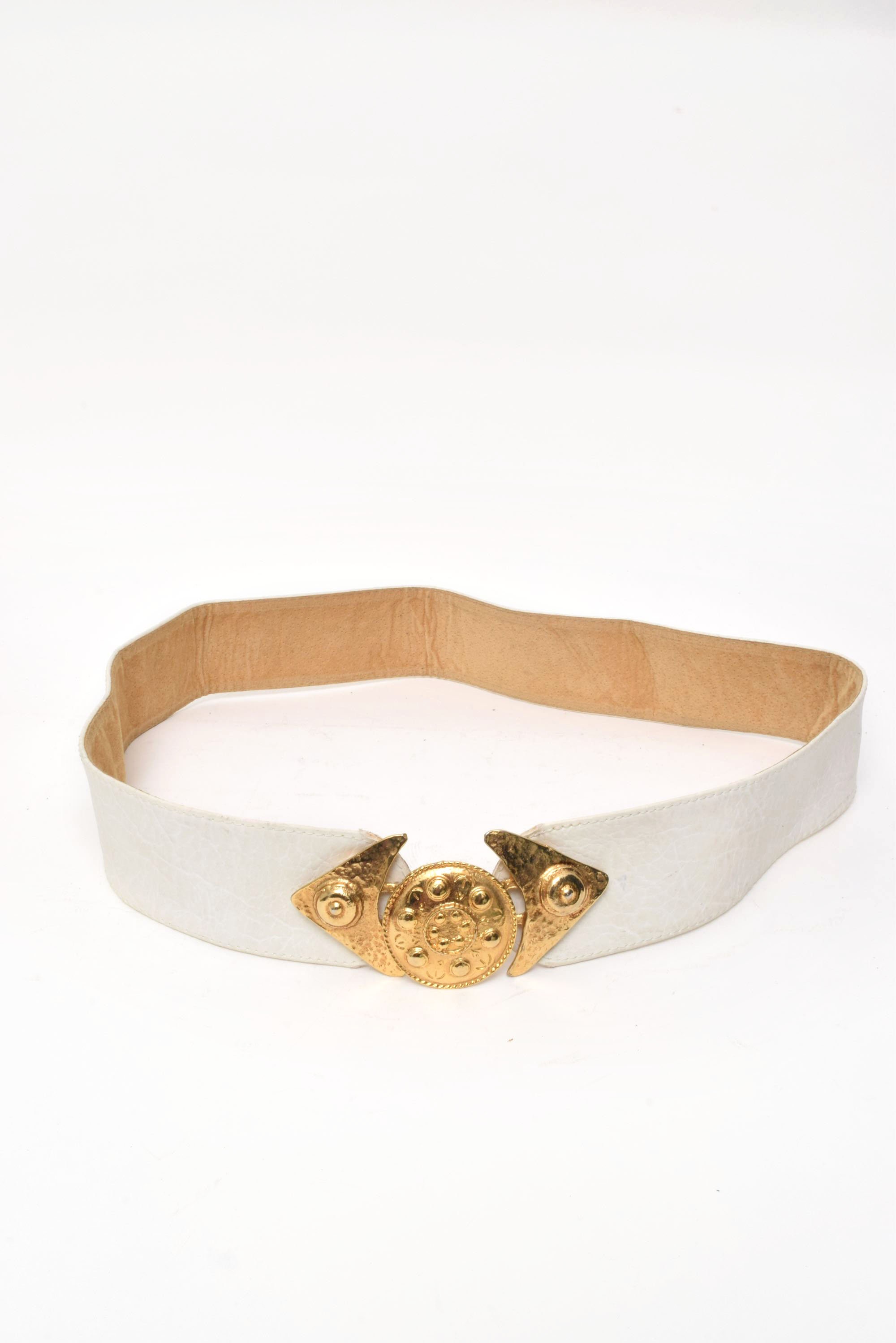 Vintage 90s White Leather Belt With Decorative Gold Metal  display picture 1