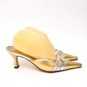 Reserviert PLS NICHT kaufen _Vintage 90er Jahre Gold und Silber Spanisch Leder Slipper Sandale Heels mit Lederblumen Ornamenten und Strasssteinen