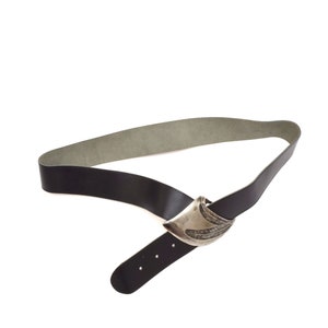 Vintage 90&#39;s Wide Black Leather Belt with Large Diagonal Buckling Silver Metal Buckle with Engraved Feathers