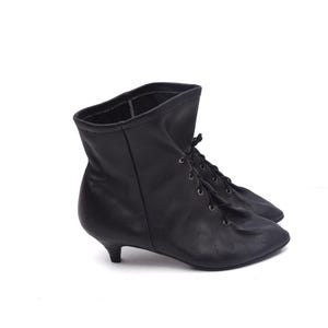 Vintage 80&#39;s Black Leather Ankle Boots | Size 39 EU | Lace-Up Kitten Heel Booties | Real Leather Victorian Style Writers Granny Boots