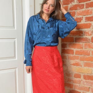 Bluzka z satyny w stylu vintage z lat 90., błyszcząca, w kolorze niebieskim, we wzór – rozmiar M/L