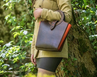 Brown Leather Tote Bag for Her, Everyday Women's Full grain Leather Clutch, Handmade Leather Shoulder Bag, Saddle Handbag