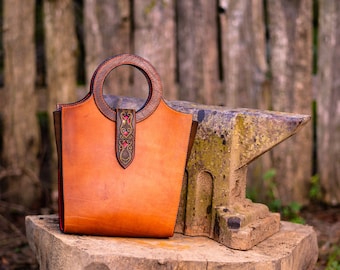 Leather Shoulder Bag for Her, Everyday Women&#39;s Full grain Leather Clutch, Handmade Leather Shoulder Bag, Saddle Handbag