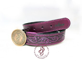 Snap floral en cuir violet fabriqué à la main sur la ceinture, ceinture en cuir violet pour femmes outillées, ceinture en cuir authentique avec sculptures, ceinture jeans florale