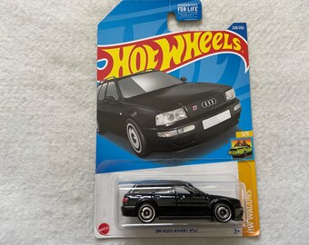 Voiture Miniature Hot Wheels - Audi Avant RS2 1994, édition HW Wagons 2022, En Métal Die-cast Noir
