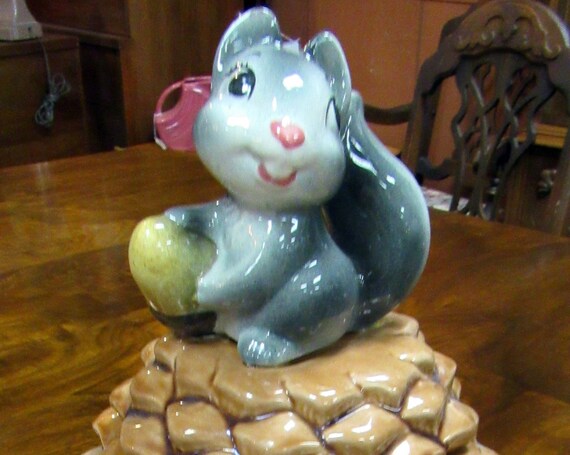 Metlox cookie jar squirrel on pinecone