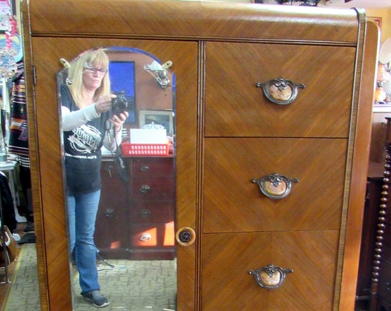 Art Deco Chifferobe dresser armoire