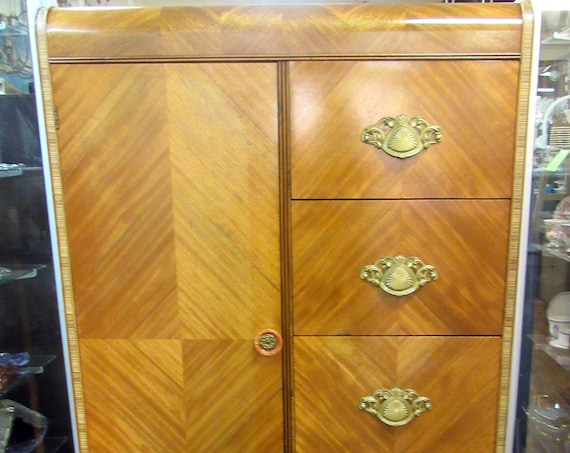 Art Deco Chifferobe dresser armoire