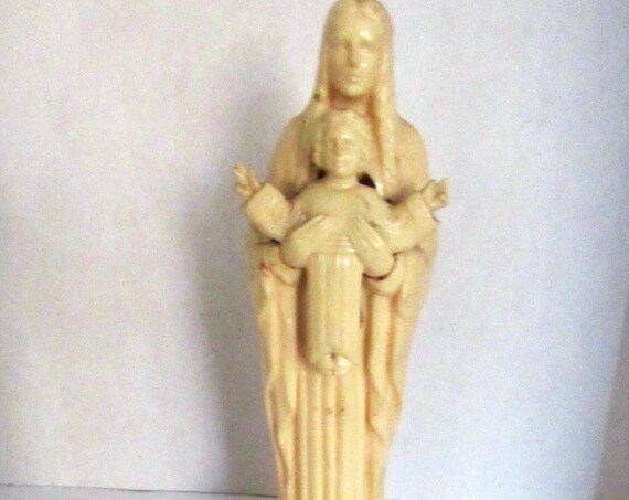 Virgin Mary and Jesus statue