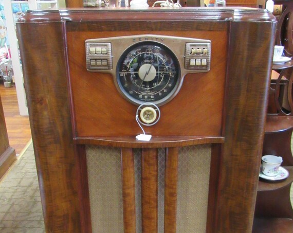 Antique Zenith Console Radio