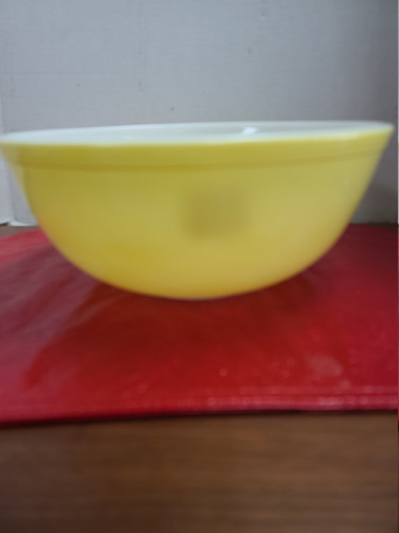 Pyrex Yellow Bowl #404 mixing bowl