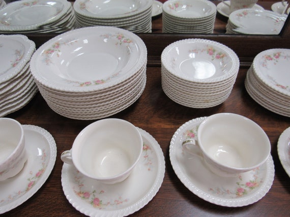 Harker Royal Gadroon Sweet Heart Rose pattern 80 Piece set