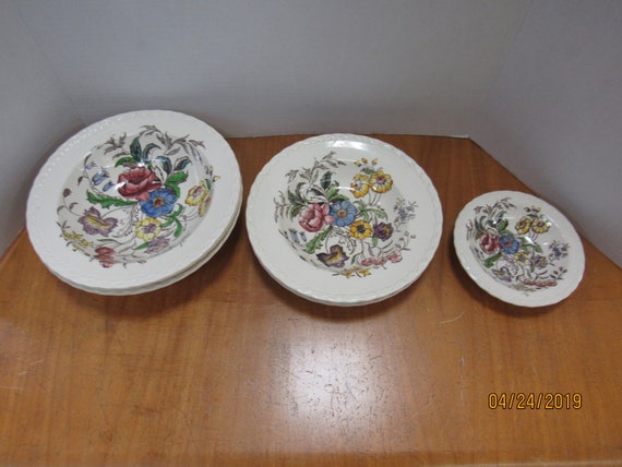 May Flower bowls by Vernon Kilns