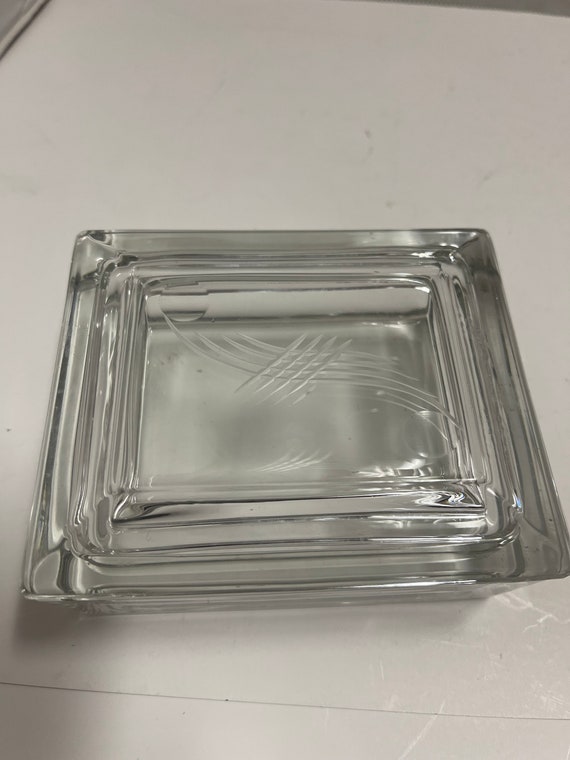 Glass cigarette box