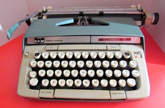 Smith Corona portable typewriter Classic 12