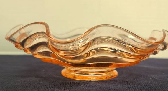 Pink glass footed bowl with scalloped edge