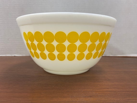 Pyrex yellow Dot mixing bowl
