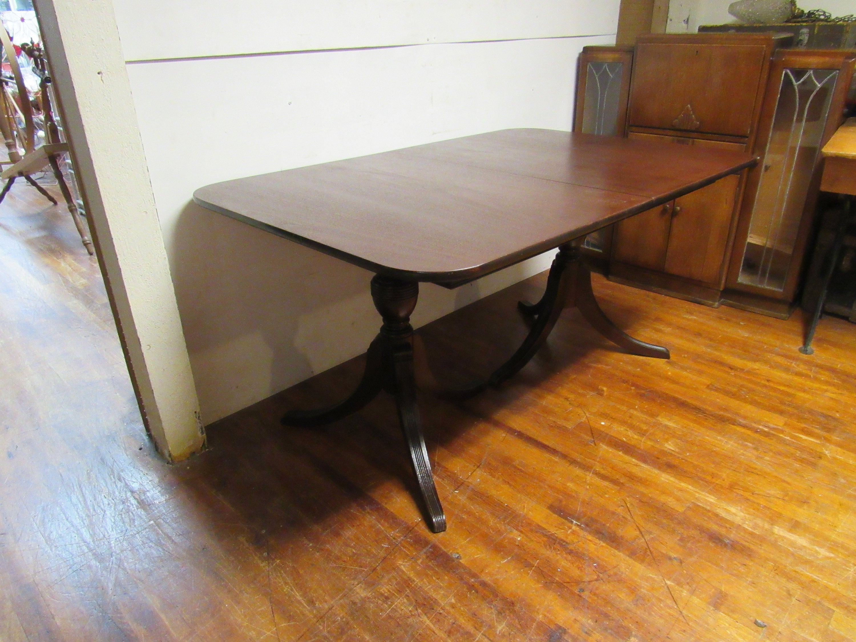 Vintage mahogany dining table tradition double pedestal