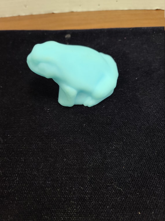 Fenton Blue frog glass art figurine