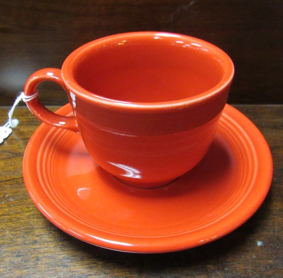 Red Fiesta cup and saucers (2)