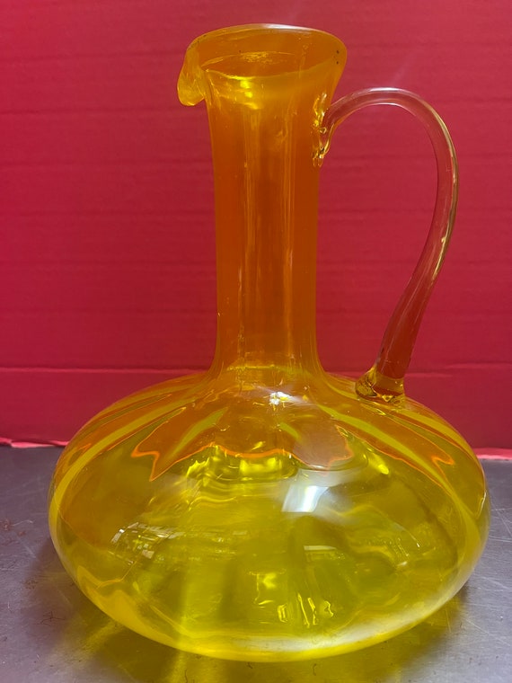 Yellow Pitcher Vaseline Handle