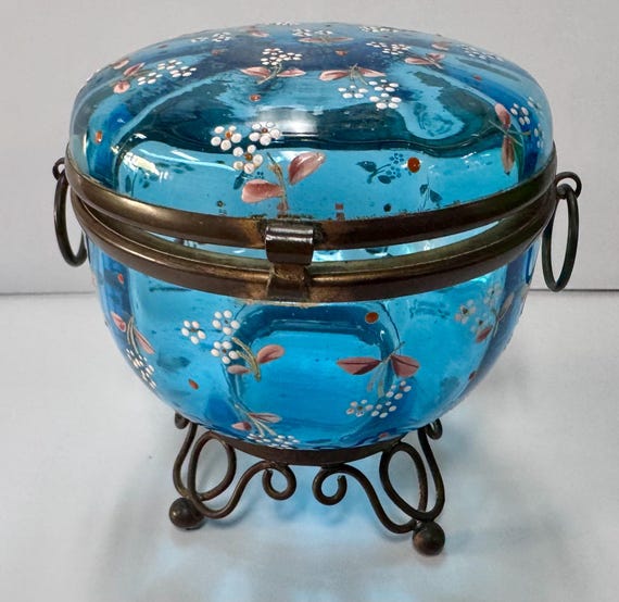 Moser hinged glass box