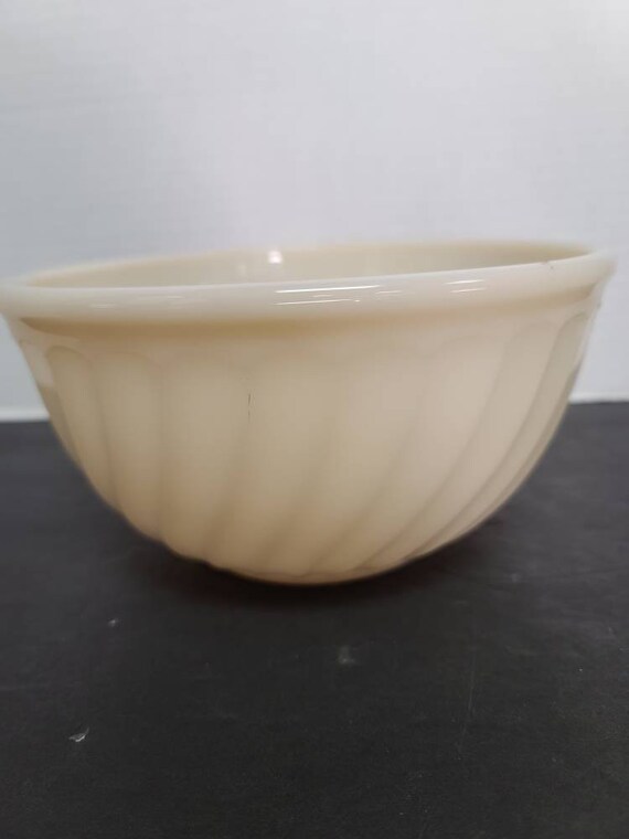 Fire King ivory swirl mixing bowl