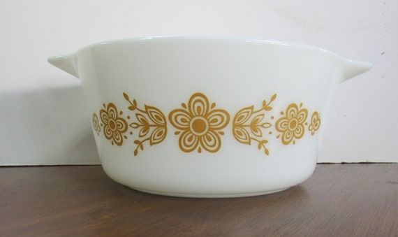 Pyrex Golden Butterfly Cinderella casserole 1 & 1/2 qt.