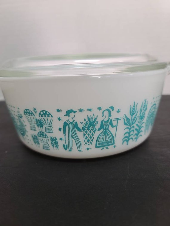 Pyrex Amish butter print #472 casserole and lid