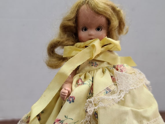 Nancy Ann storybook doll blonde hair 5"bisque 1940's in original outfit.