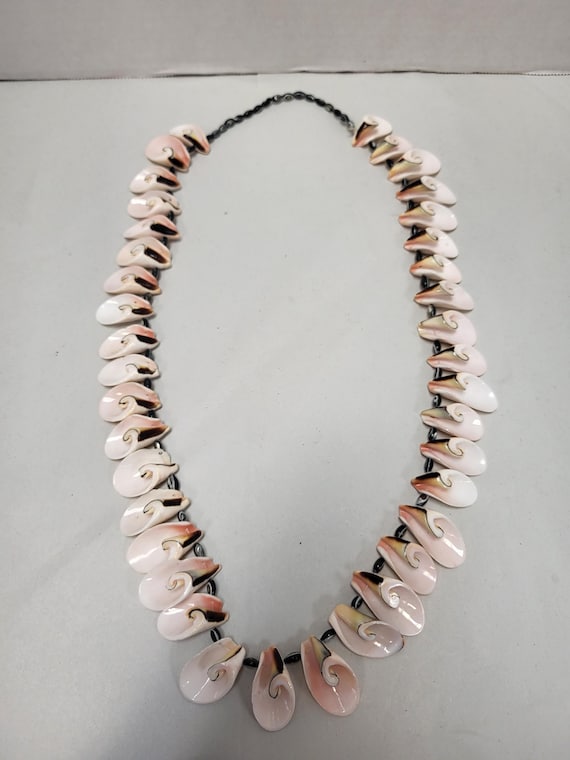 Everlasting Luhuanus Shell Necklace