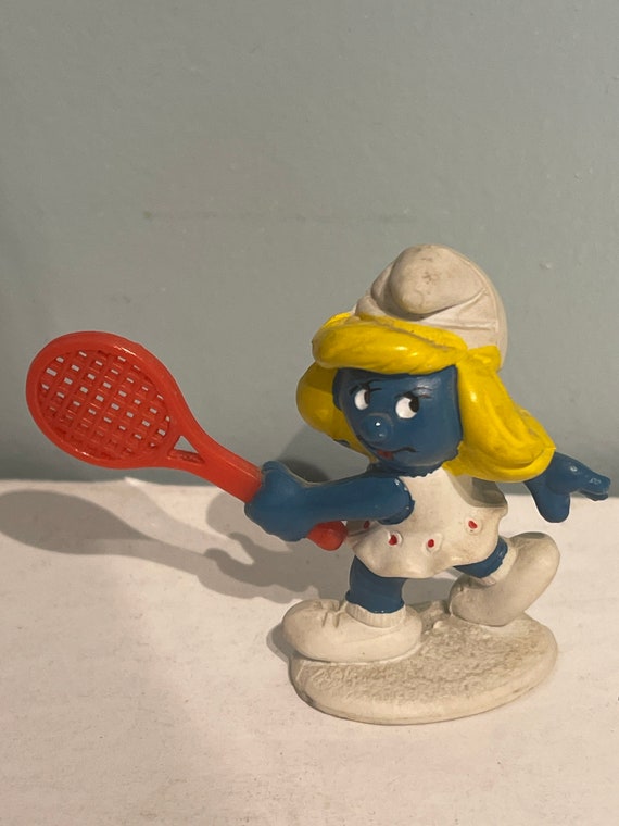 Smurfette playing tennis