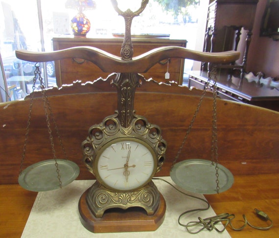 United scales of Justice electric clock