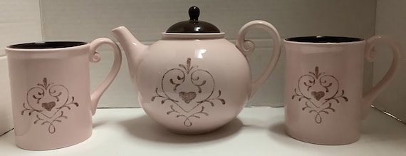 Pink teapot and mugs