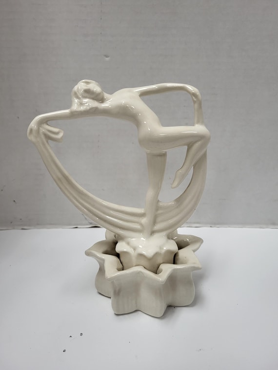 Tae Pavlova Cowan Flower Frog